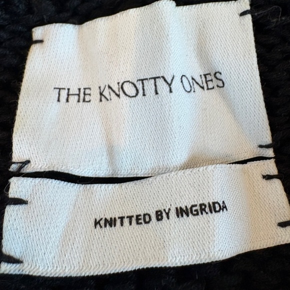 Classic Black Women's Sweater - Picture 5 of 5